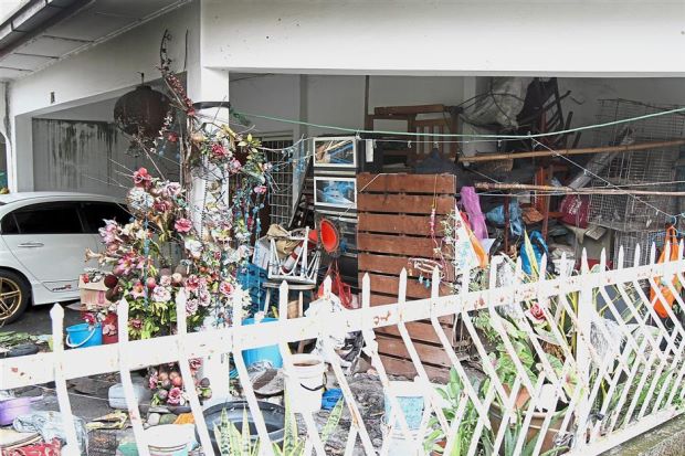 Featured image for “How does hoarding disorder affect your neighbours?”